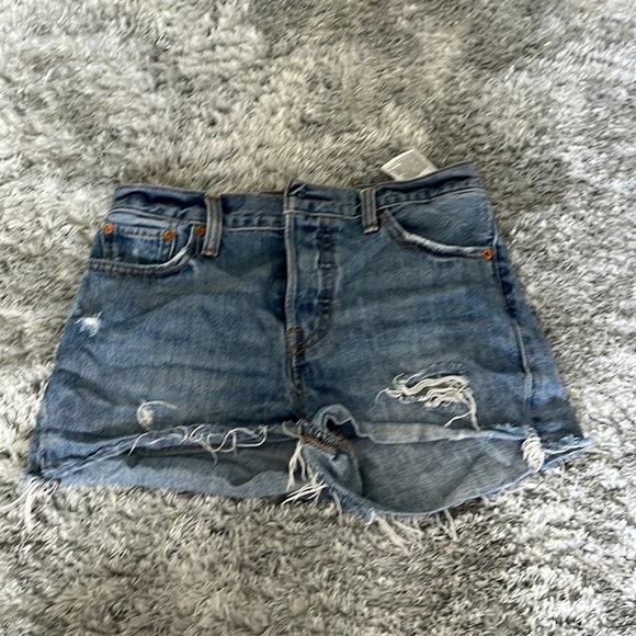 Blue Jean Levi shorts - Picture 1 of 5
